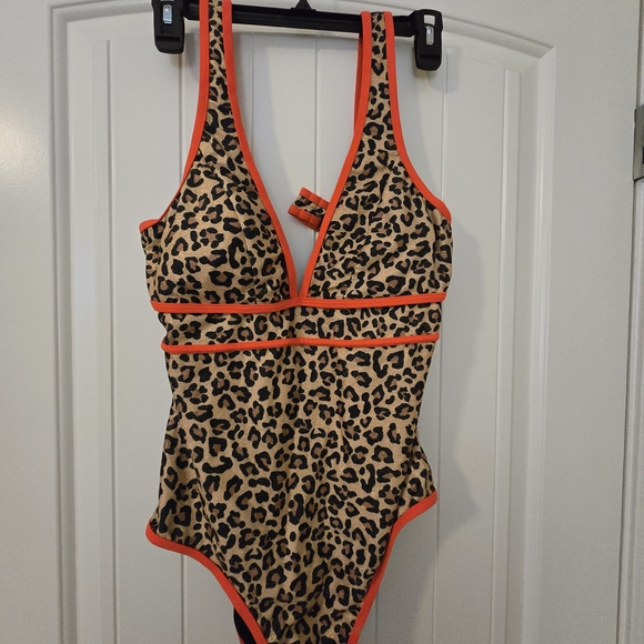 Cupshe Leopard Print One-Piece Swimsuit – Size Large - Picture 1 of 4